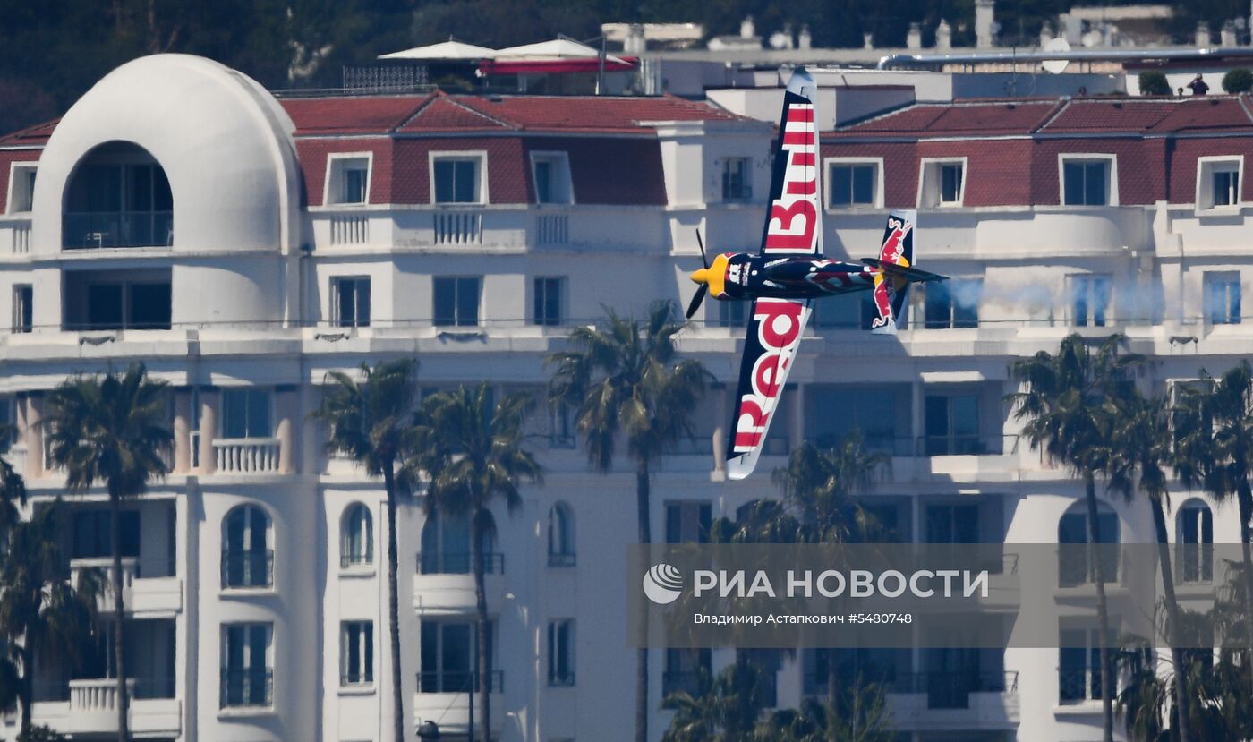 Этап чемпионата мира Red Bull Air Race в Каннах. Первый день