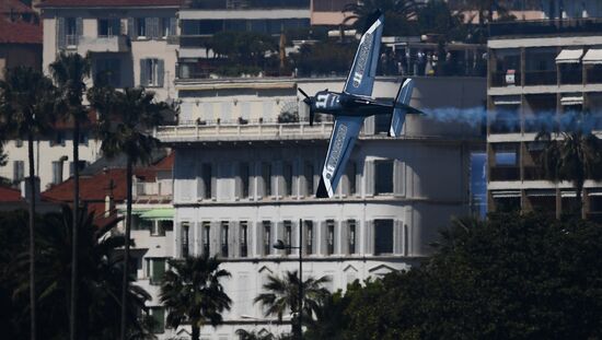 Этап чемпионата мира Red Bull Air Race в Каннах. Первый день