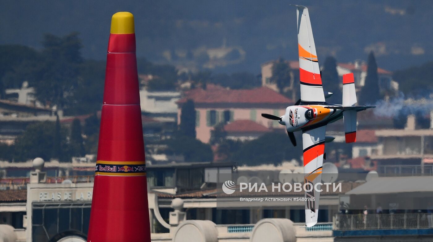 Этап чемпионата мира Red Bull Air Race в Каннах. Первый день