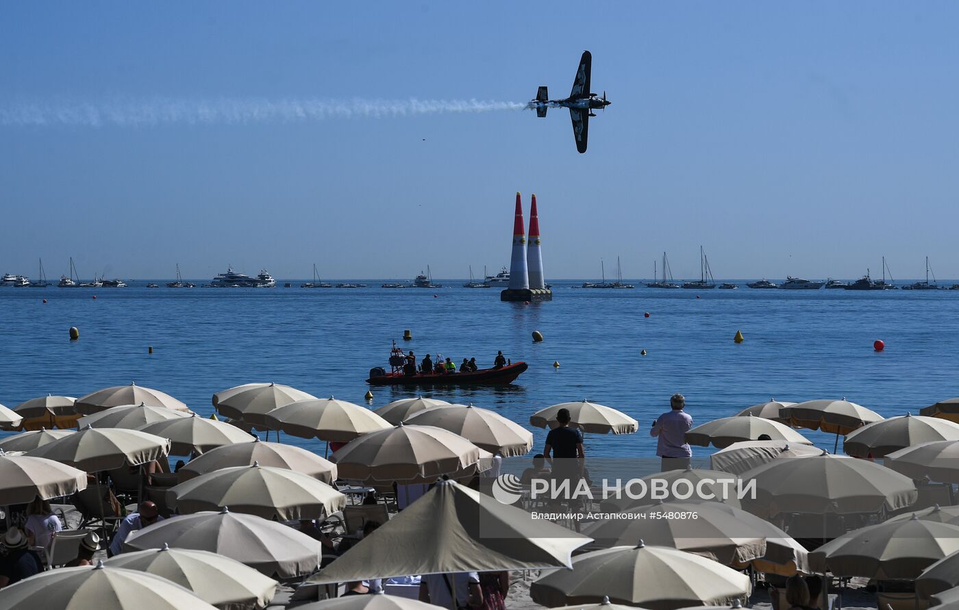 Этап чемпионата мира Red Bull Air Race в Каннах. Первый день