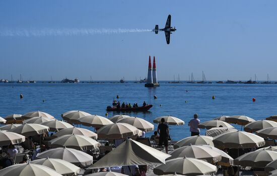 Этап чемпионата мира Red Bull Air Race в Каннах. Первый день