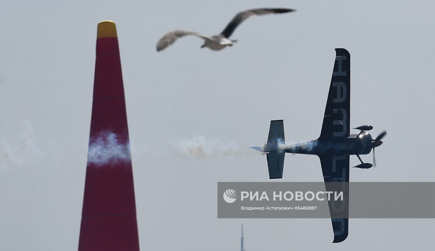 Этап чемпионата мира Red Bull Air Race в Каннах. Первый день