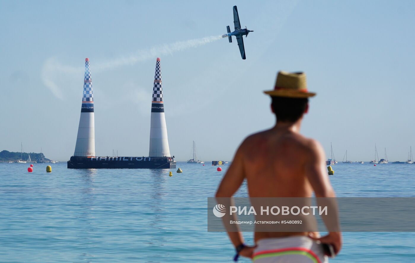 Этап чемпионата мира Red Bull Air Race в Каннах. Первый день