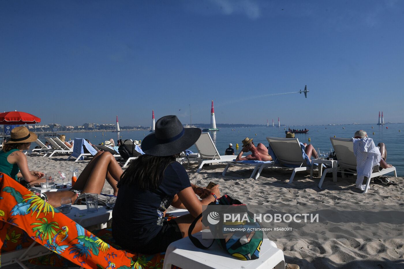 Этап чемпионата мира Red Bull Air Race в Каннах. Первый день