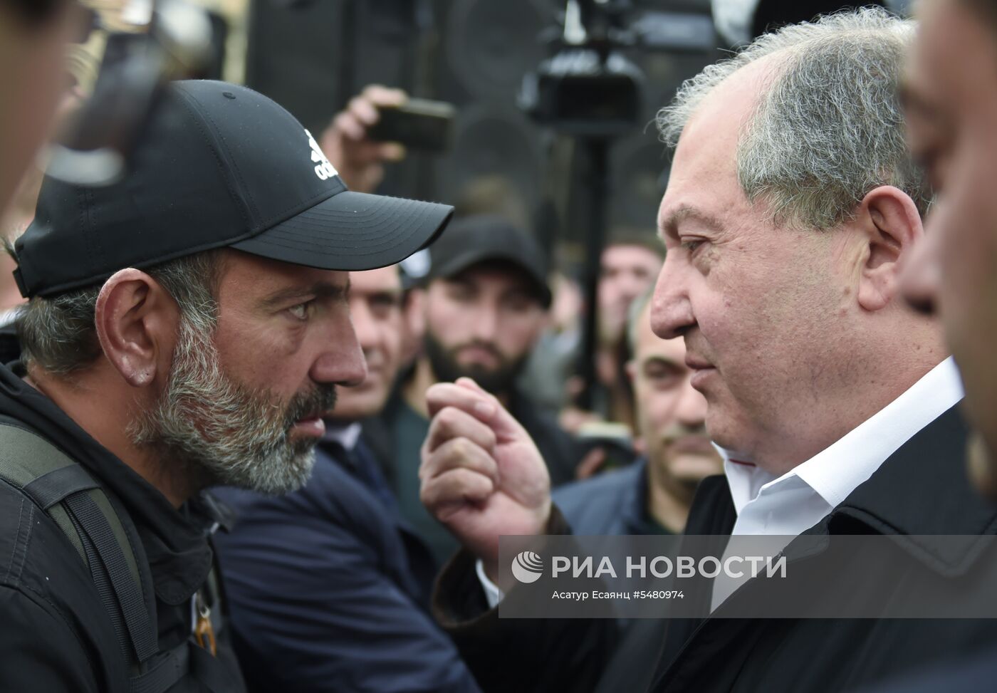 Президент Армении А. Саркисян встретился с лидером протестного движения Н. Пашиняном
