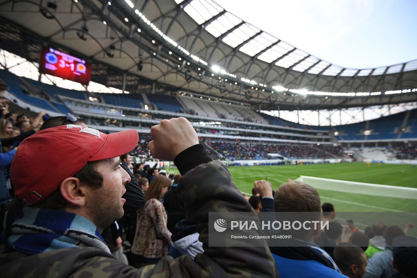 Футбол. Первый официальный матч на стадионе "Волгоград Арена"