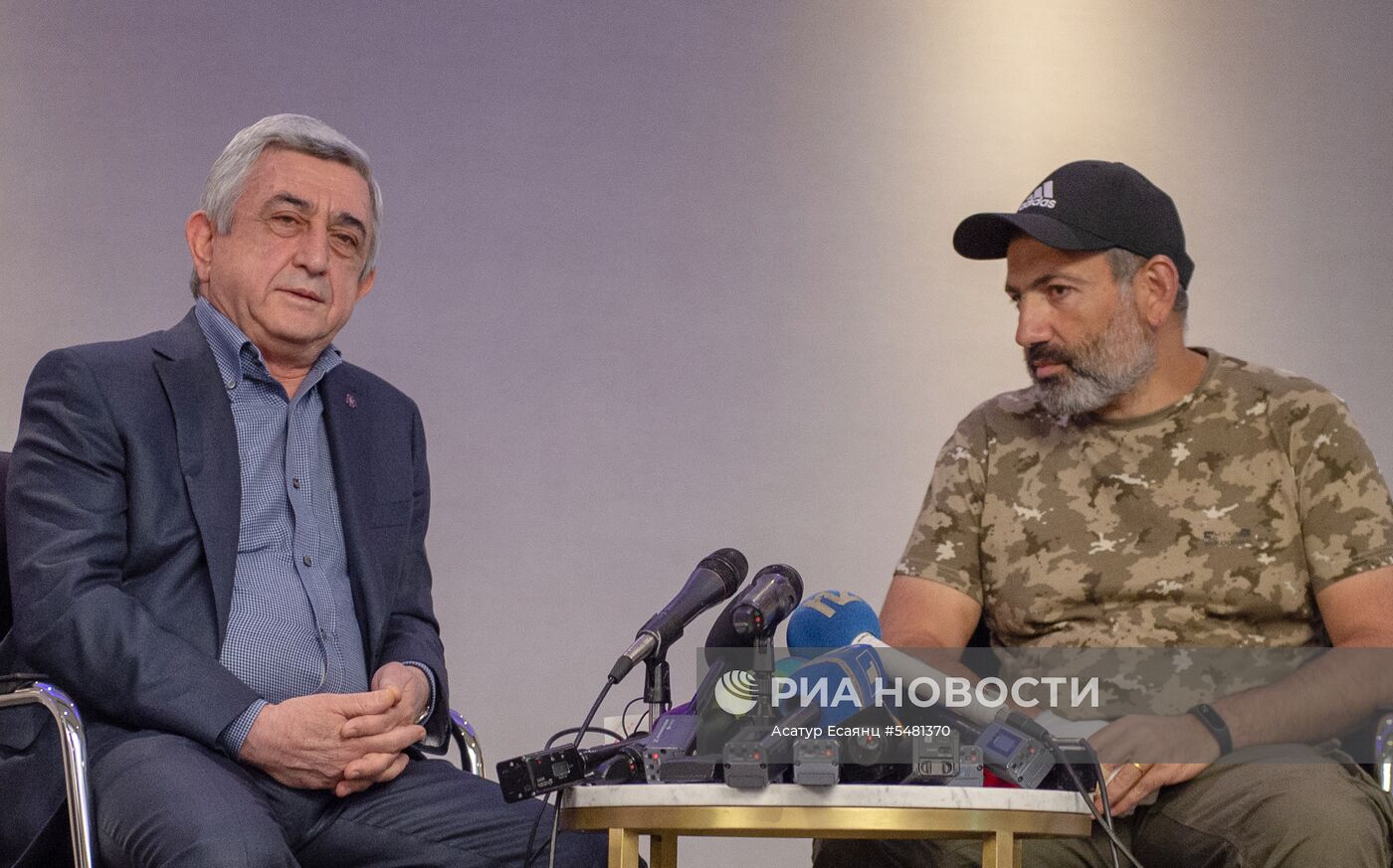 Встреча премьер-министр Армении С.Саргсяна и лидера оппозиции Н.Пашиняна