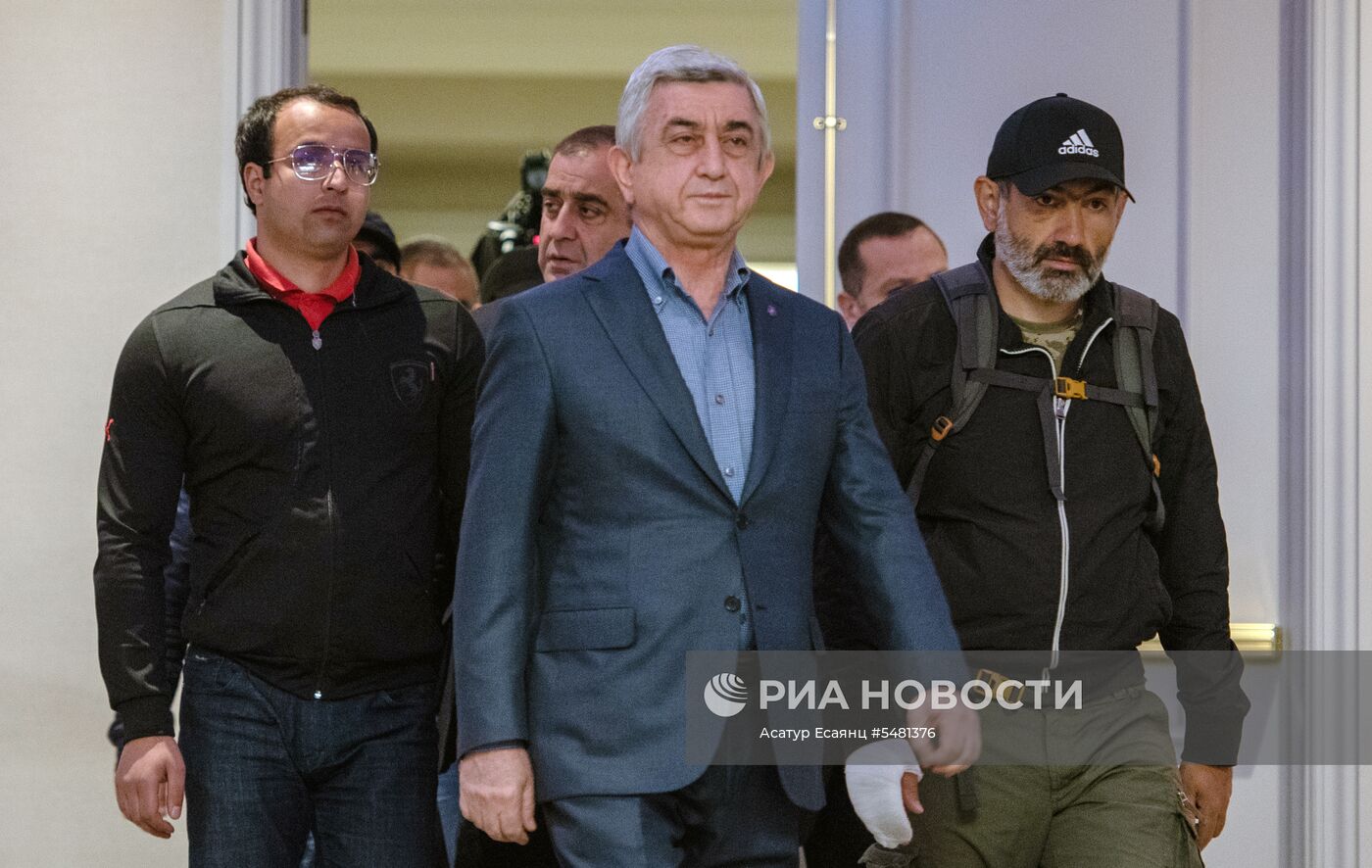 Встреча премьер-министр Армении С.Саргсяна и лидера оппозиции Н.Пашиняна