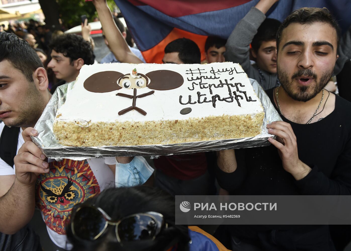 Митинг в Ереване в связи с отставкой С. Саргсяна