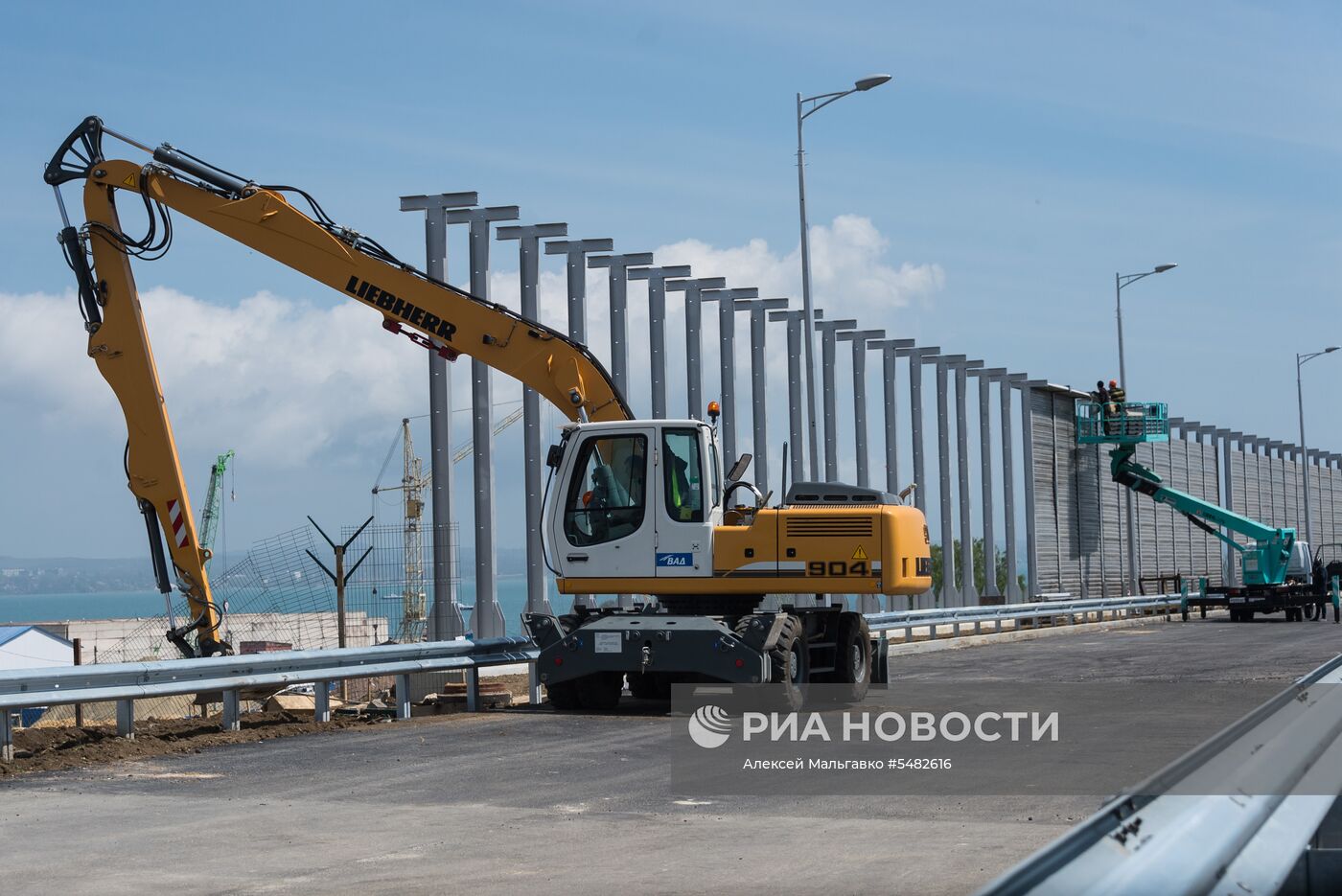 Строительство автомобильных подходов к мосту через Керченский пролив