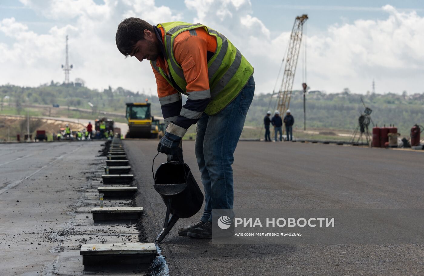 Строительство автомобильных подходов к мосту через Керченский пролив