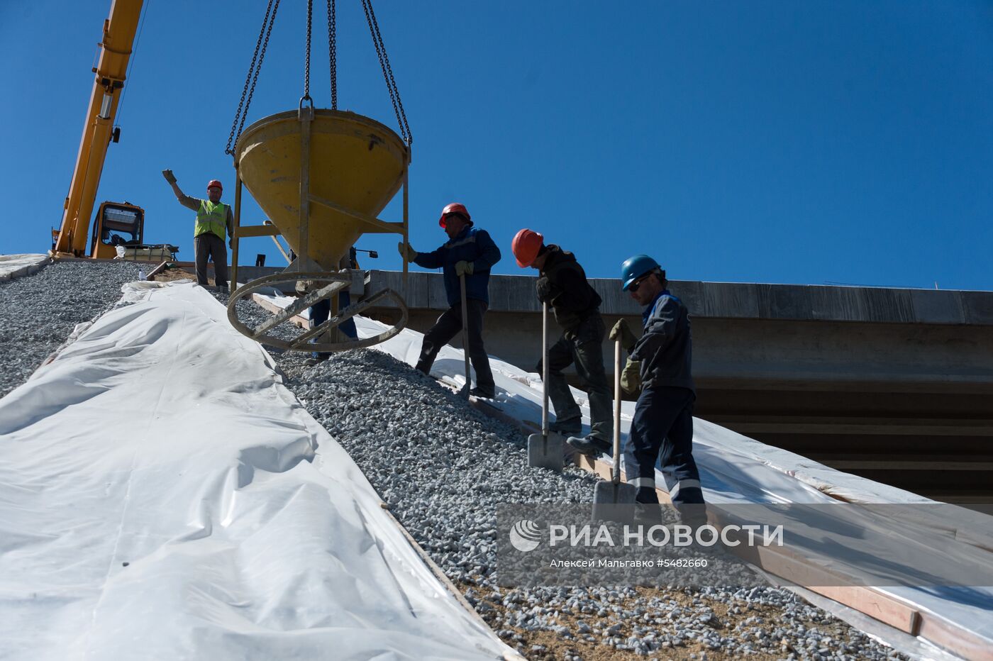 Строительство автомобильных подходов к мосту через Керченский пролив