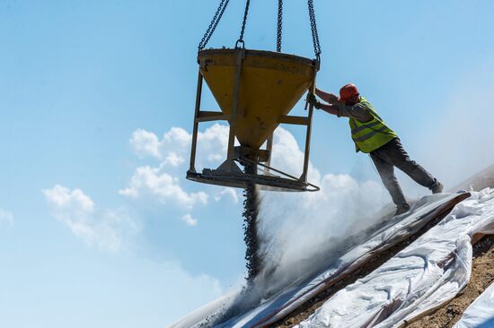 Строительство автомобильных подходов к мосту через Керченский пролив