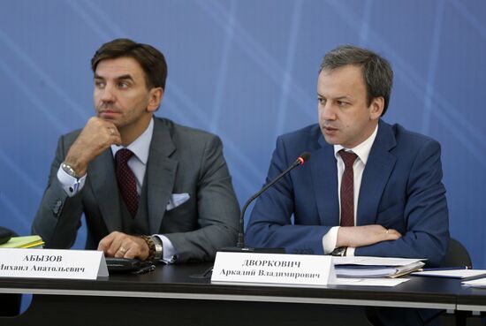 Премьер-министр РФ Д. Медведев провел заседание президиума Совета при президенте РФ по модернизации экономики и инновационному развитию