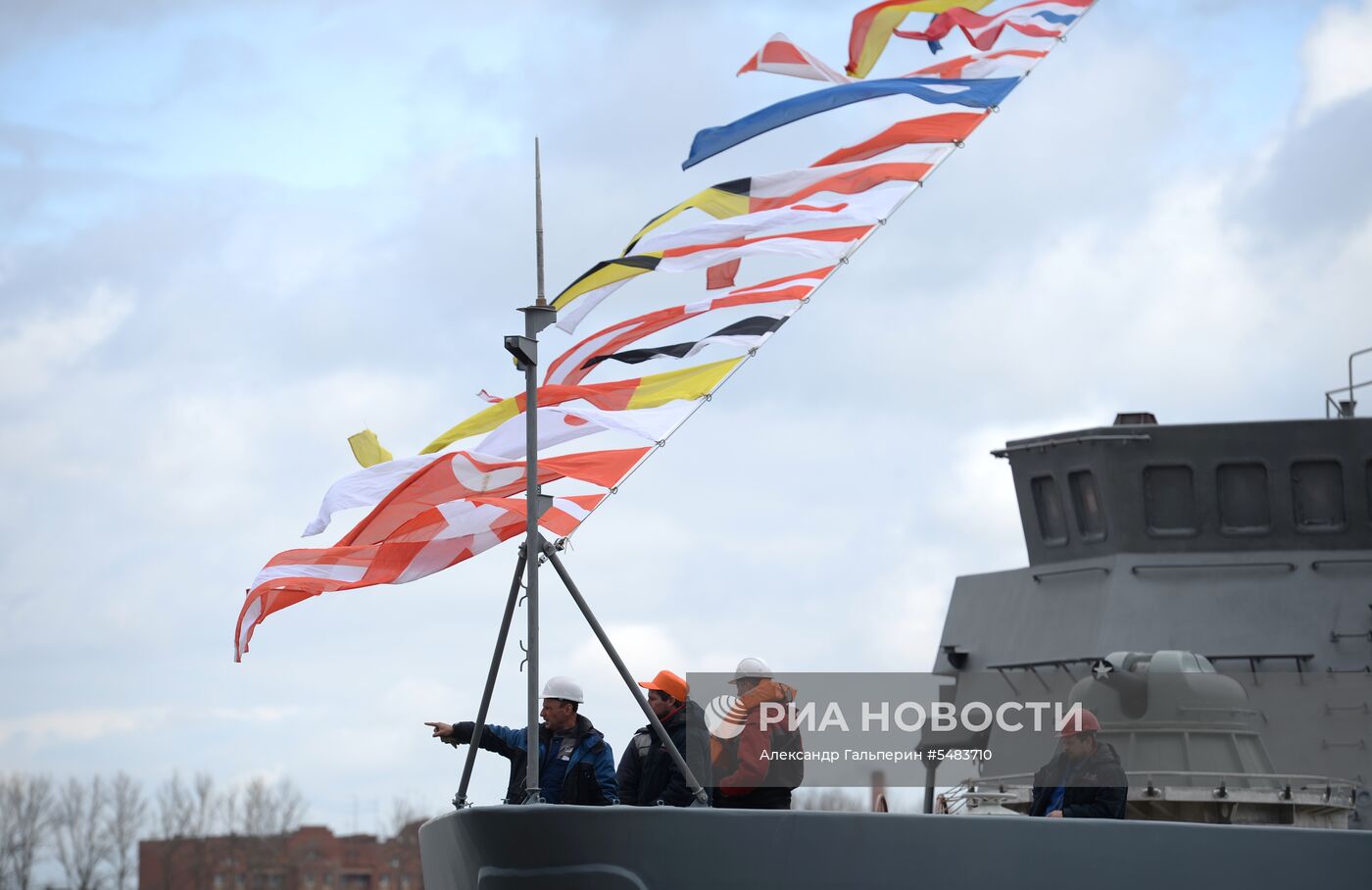 Спуск на воду корабля противоминной обороны «Иван Антонов» в Санкт-Петербурге