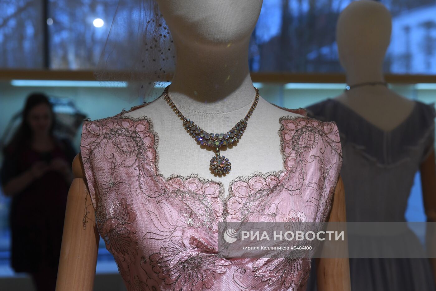 Открытие выставки исторических костюмов XX века из коллекции А. Васильева