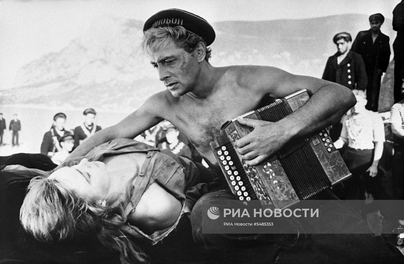 Кадр из фильма "Оптимистическая трагедия"