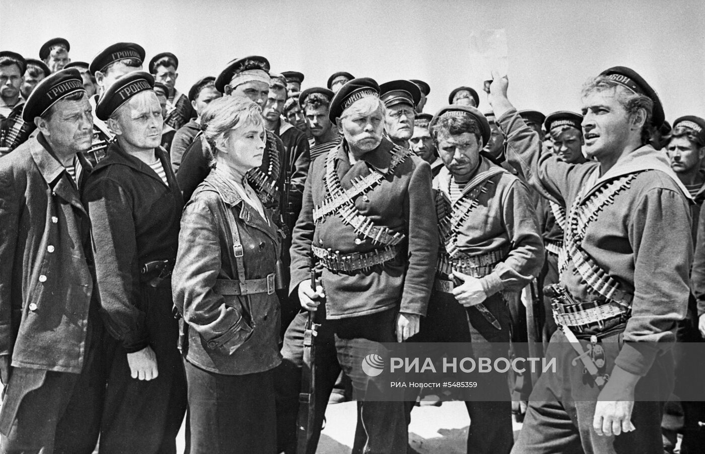 Кадр из фильма "Оптимистическая трагедия"