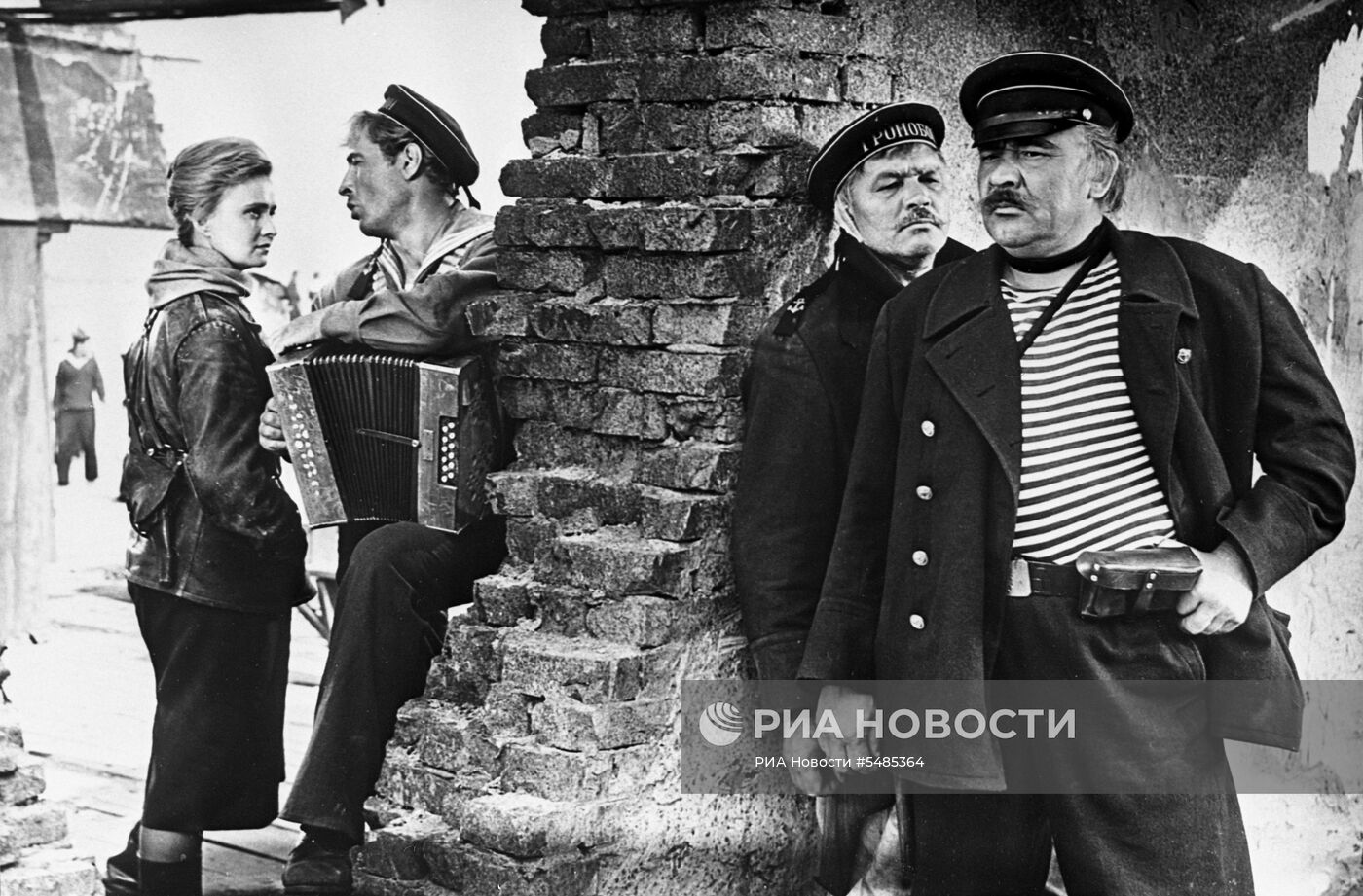 Кадр из фильма "Оптимистическая трагедия"