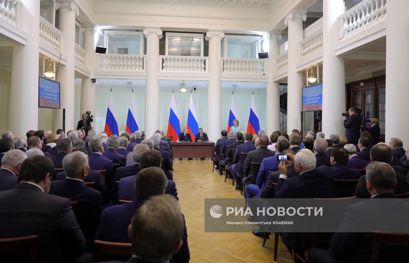 Рабочая поездка президента РФ В. Путина в Санкт-Петербург