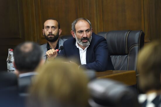 Встречи представителей оппозиционной партии "Елк" с представителями фракций парламента Армении