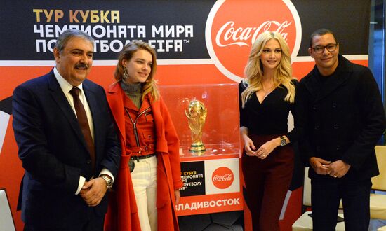 Кубок ЧМ-2018 по футболу представили во Владивостоке