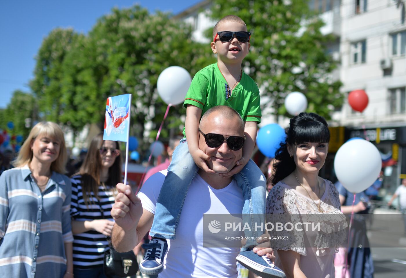 Первомайские демонстрации в регионах России