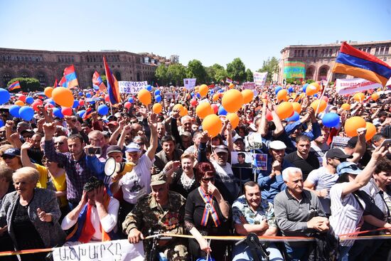 Митинг сторонников оппозиции в Ереване