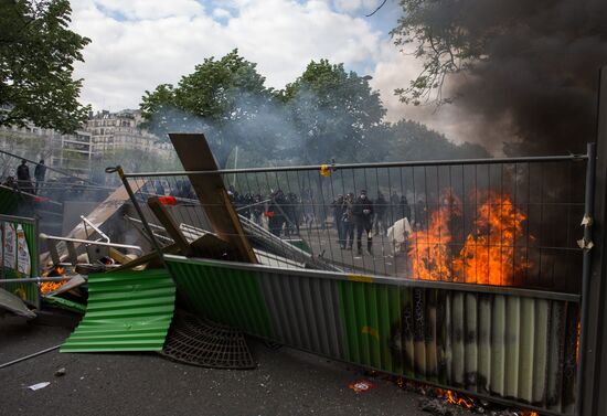Беспорядки во время первомайской демонстрации в Париже