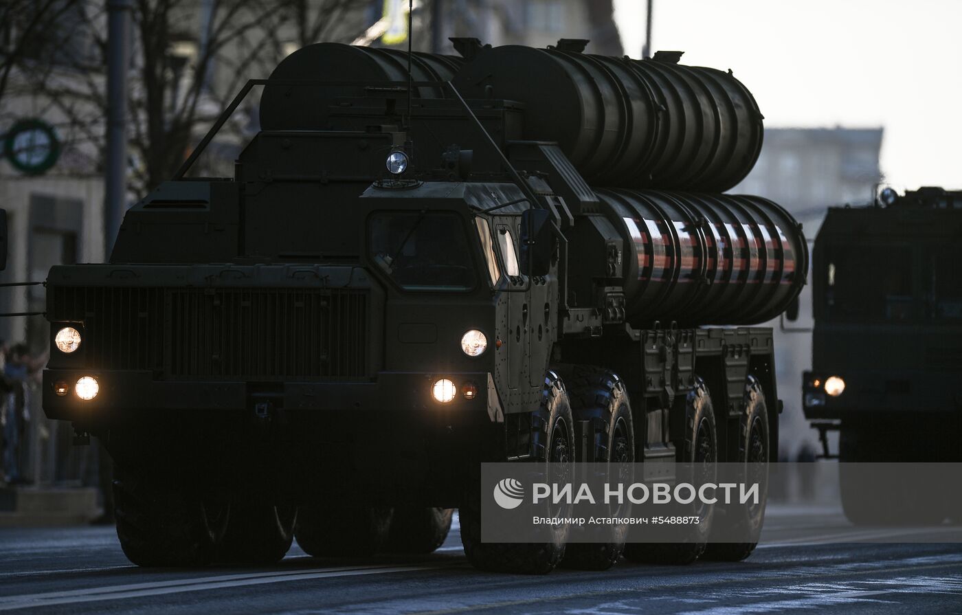 Ночная репетиция парада Победы на Красной площади