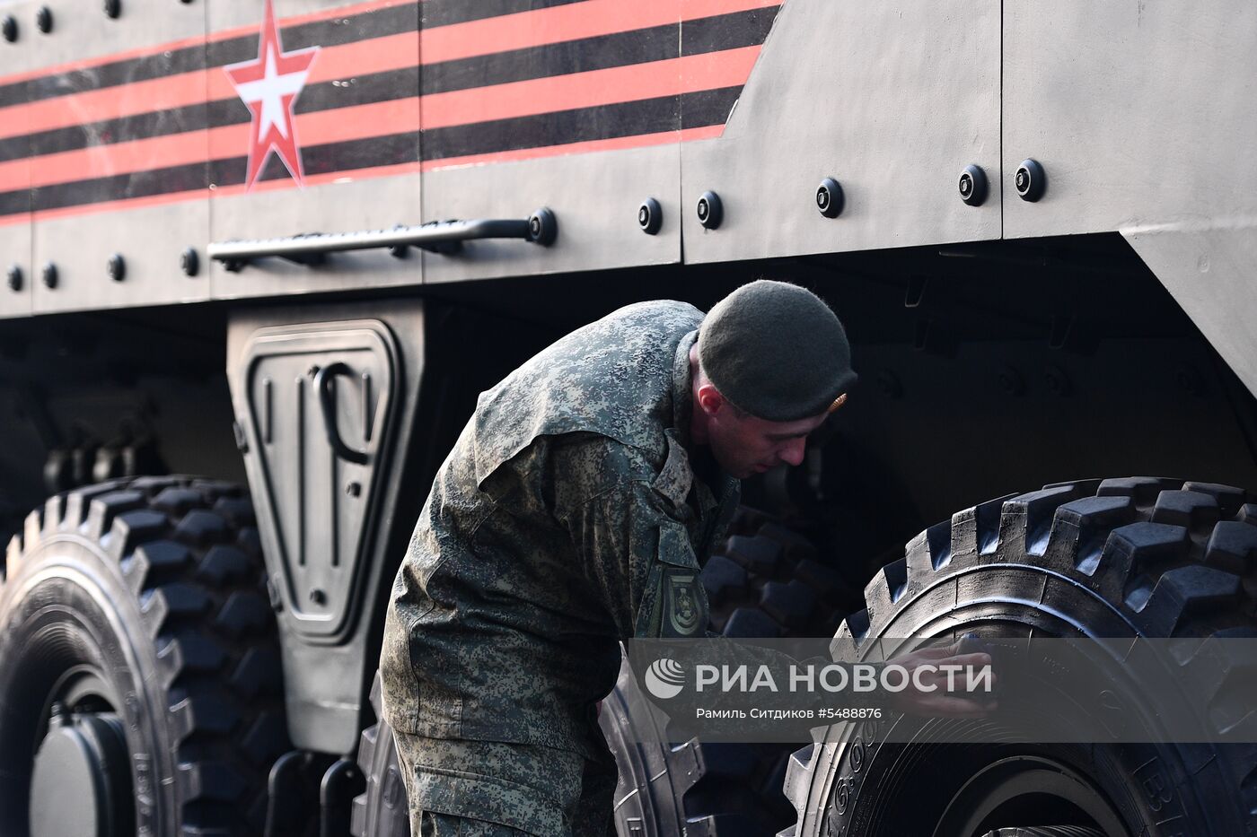 Ночная репетиция парада Победы на Красной площади