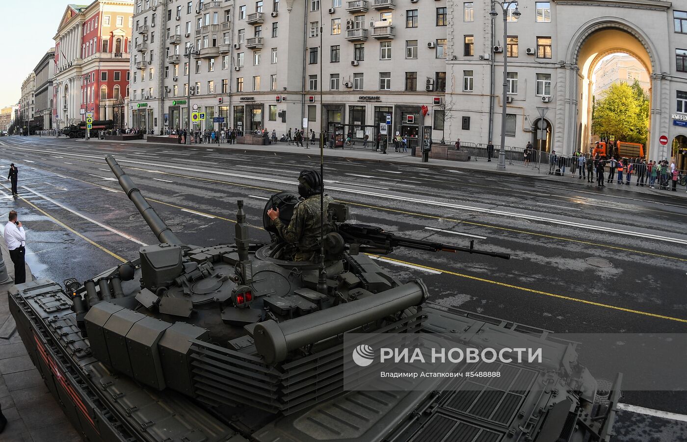 Ночная репетиция парада Победы на Красной площади