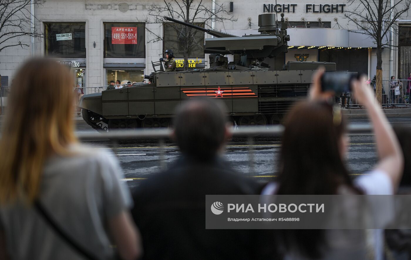 Ночная репетиция парада Победы на Красной площади