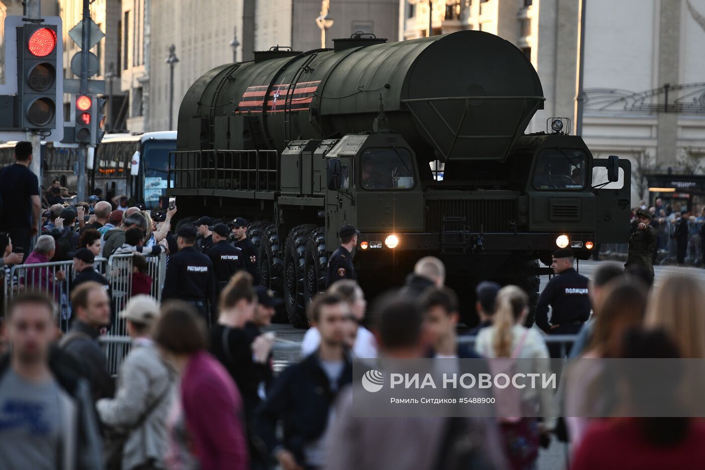 Ночная репетиция парада Победы на Красной площади