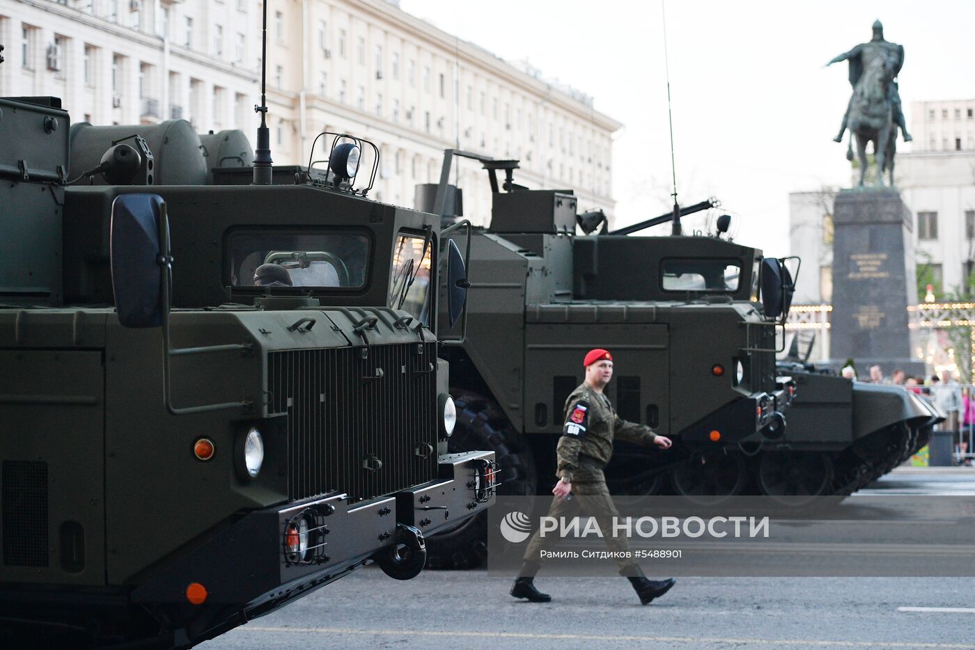 Ночная репетиция парада Победы на Красной площади