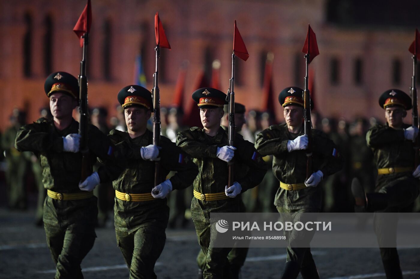 Ночная репетиция парада Победы на Красной площади