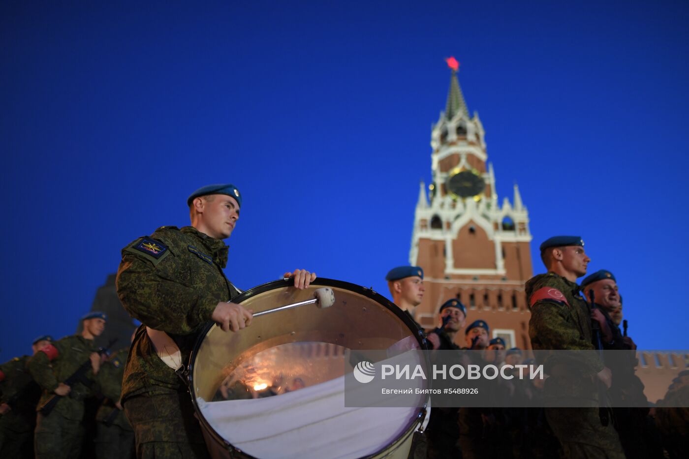 Ночная репетиция парада Победы на Красной площади