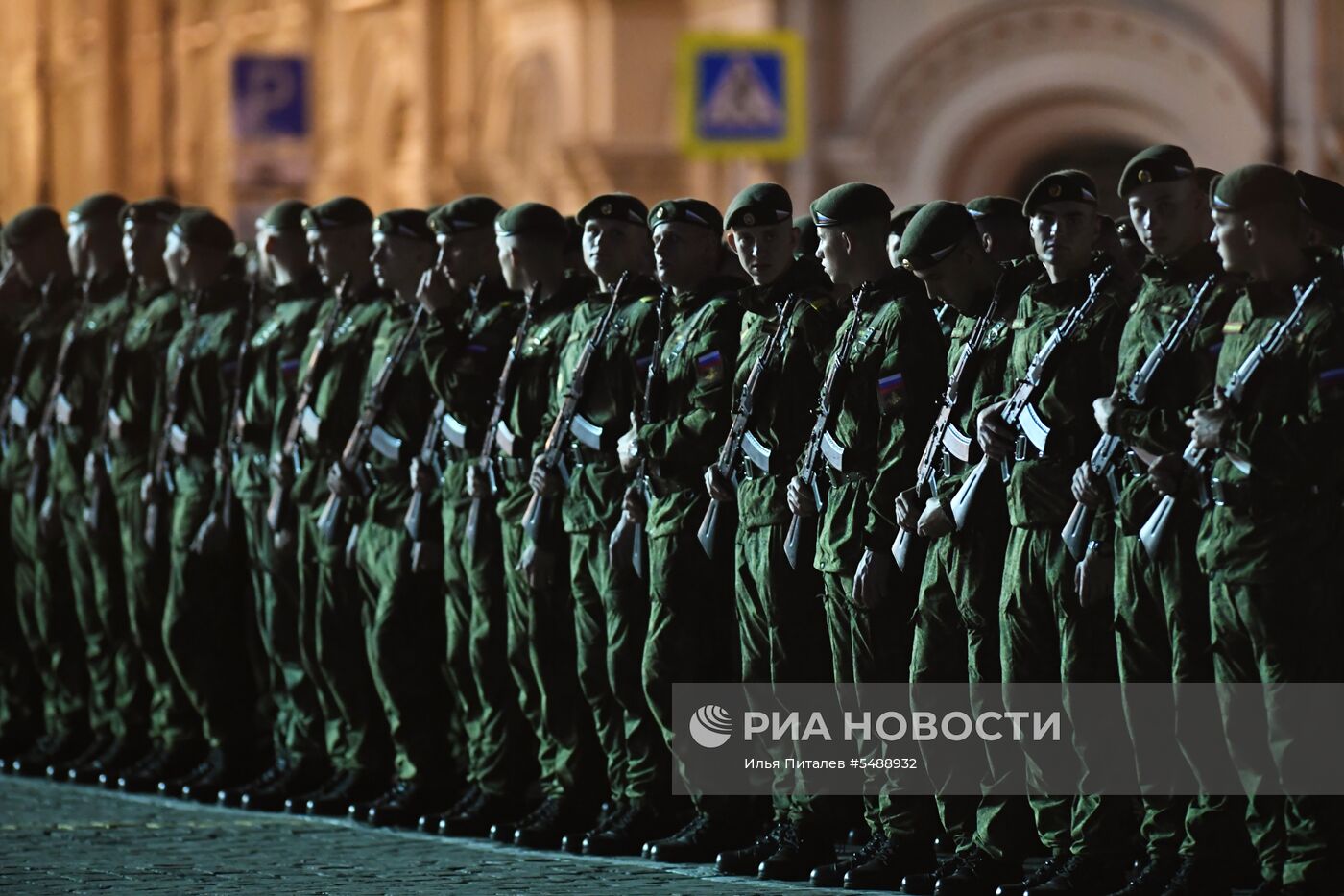 Ночная репетиция парада Победы на Красной площади