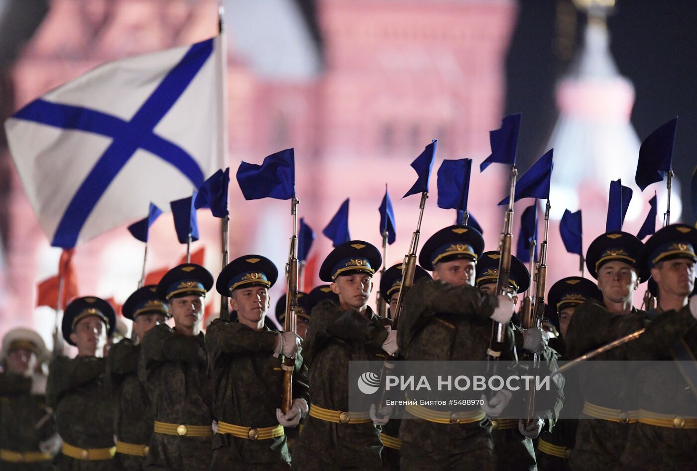 Ночная репетиция парада Победы на Красной площади