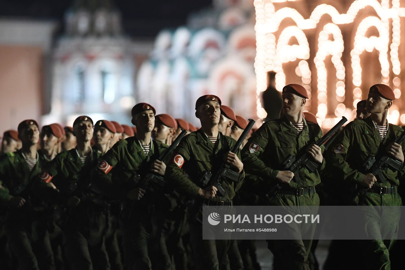 Ночная репетиция парада Победы на Красной площади