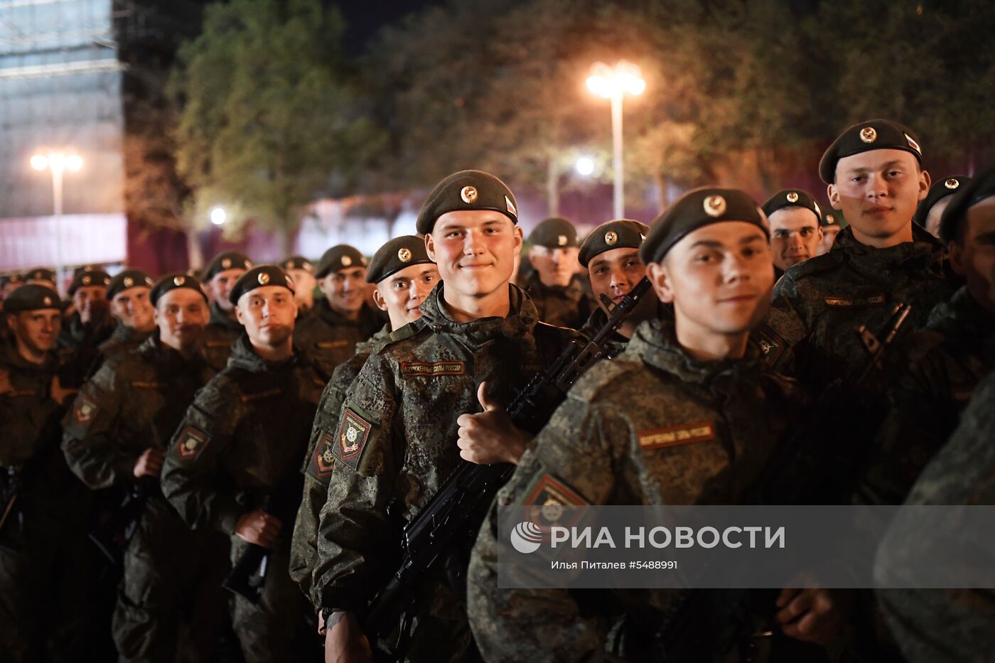 Ночная репетиция парада Победы на Красной площади