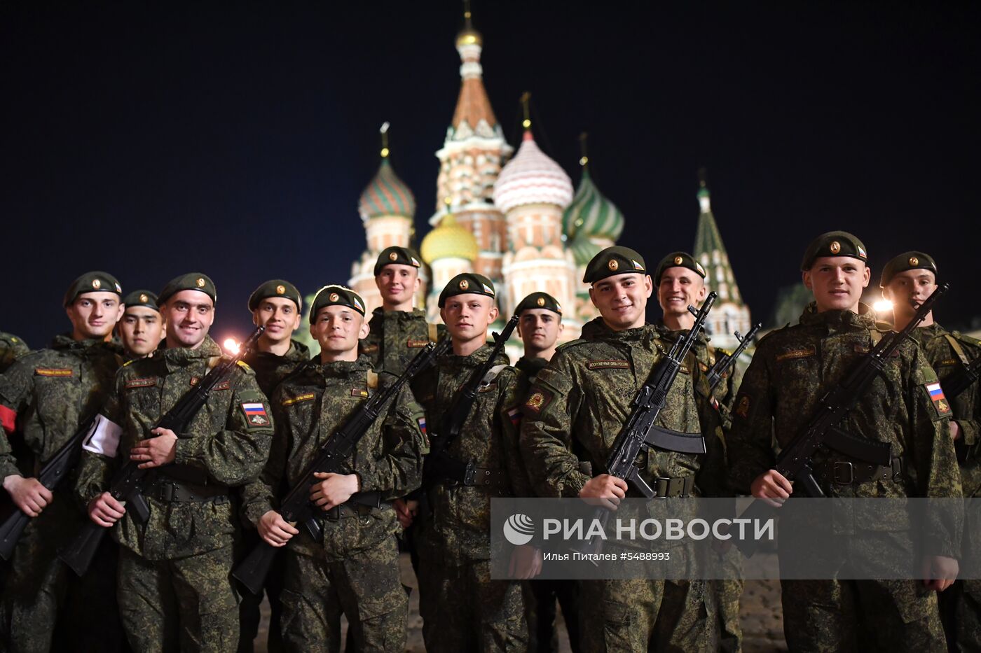 Ночная репетиция парада Победы на Красной площади