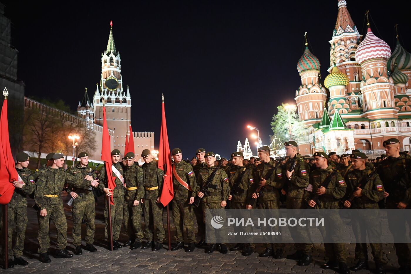 Ночная репетиция парада Победы на Красной площади