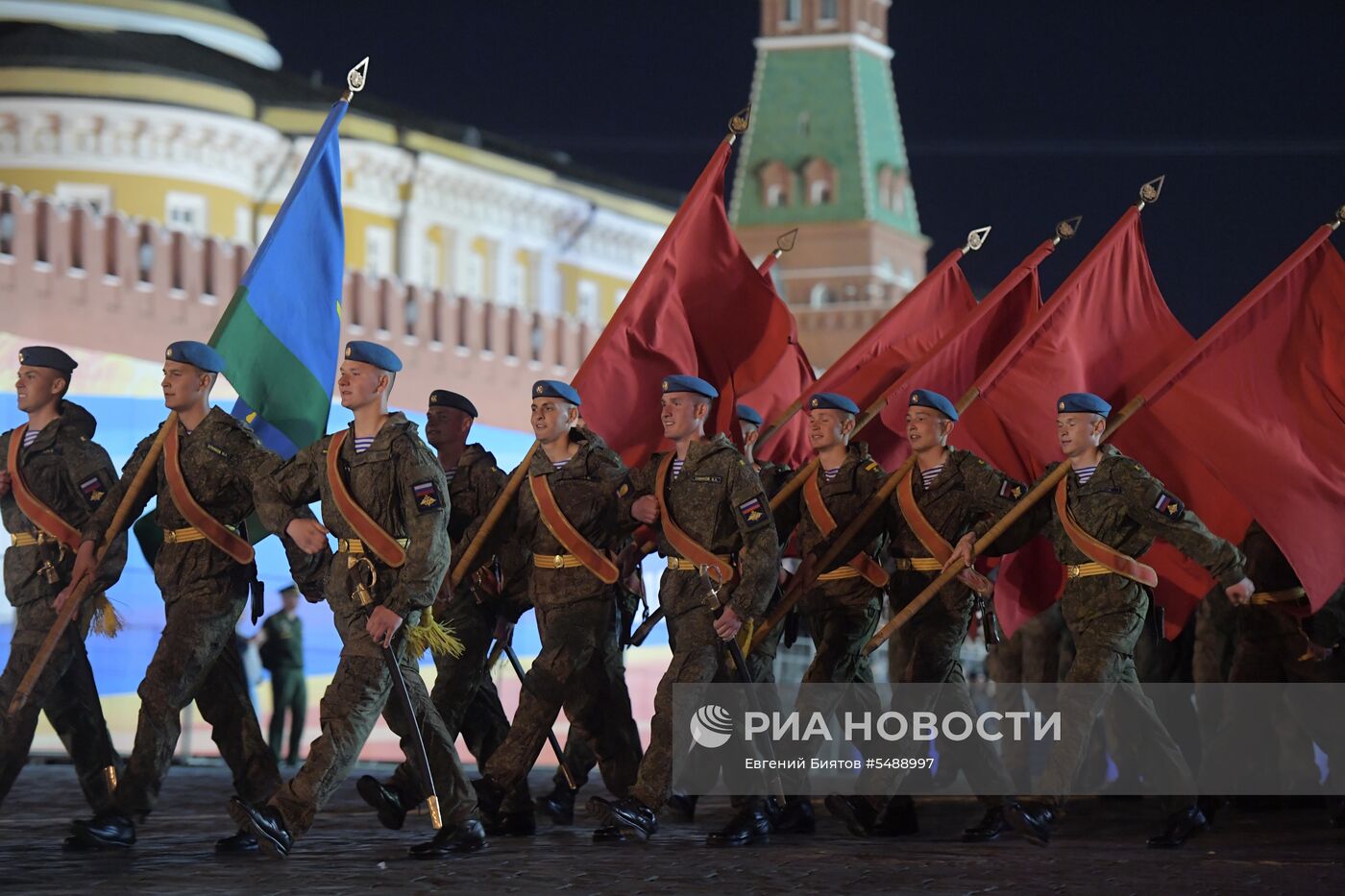 Ночная репетиция парада Победы на Красной площади