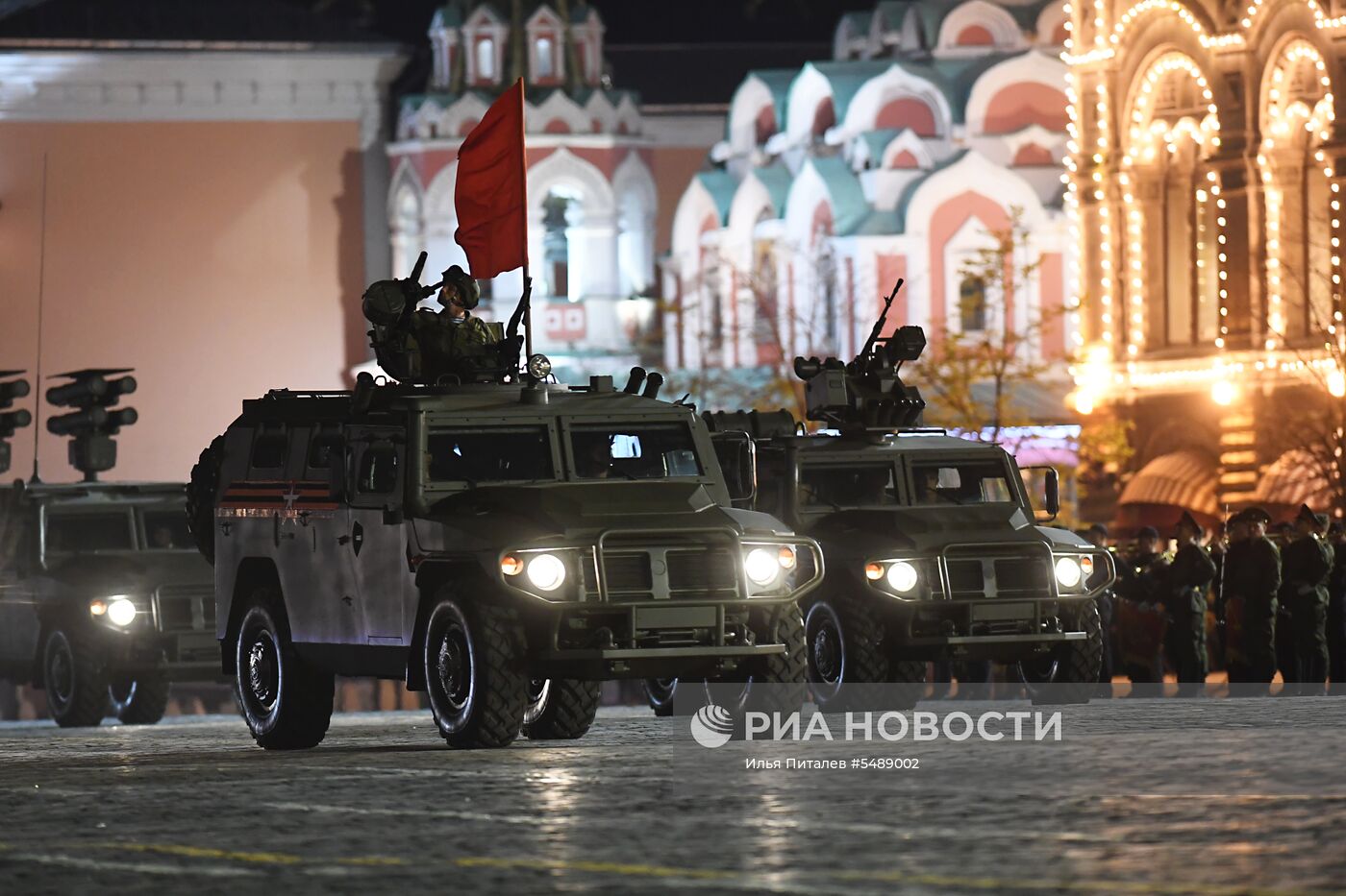 Ночная репетиция парада Победы на Красной площади