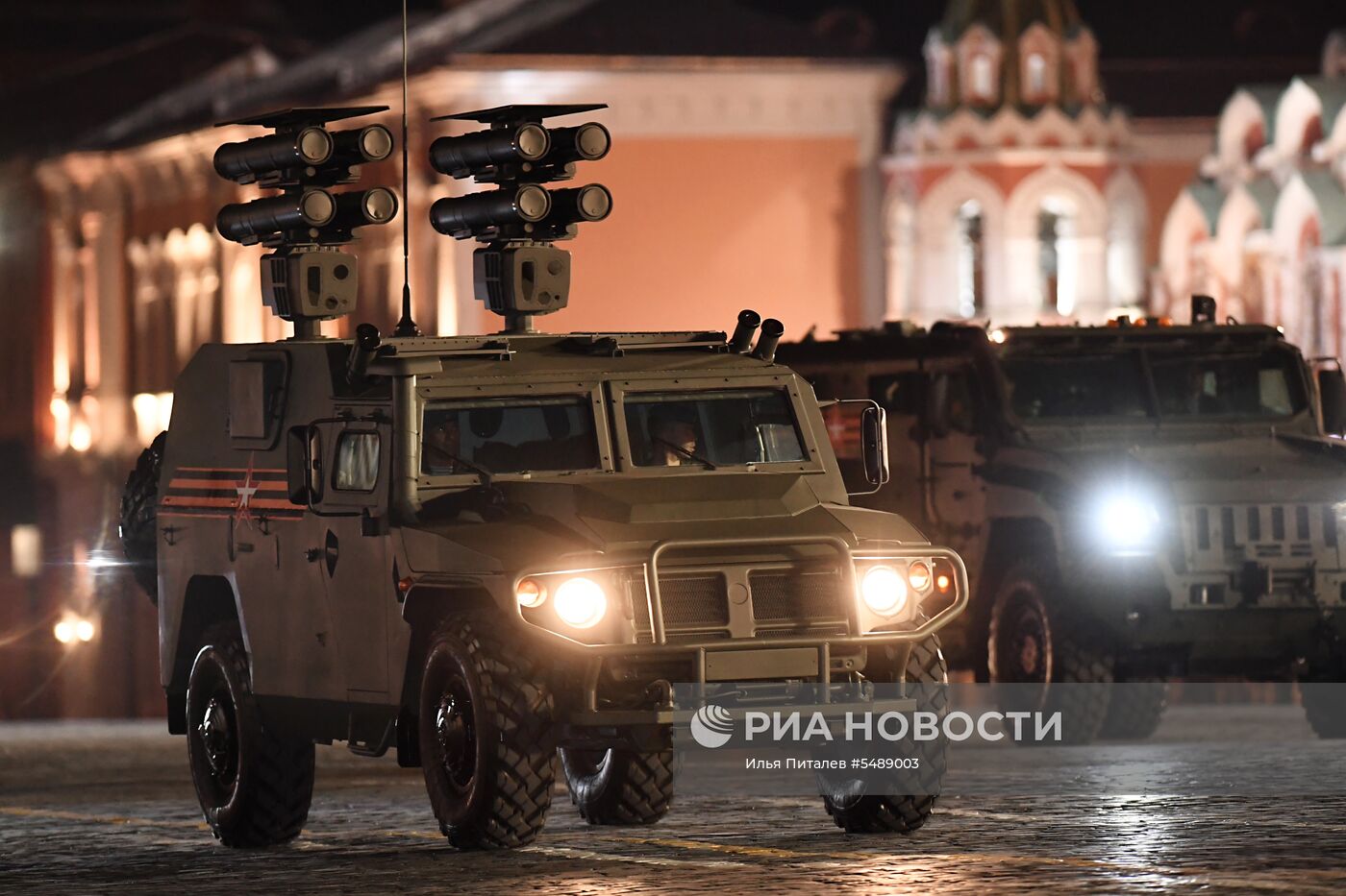 Ночная репетиция парада Победы на Красной площади