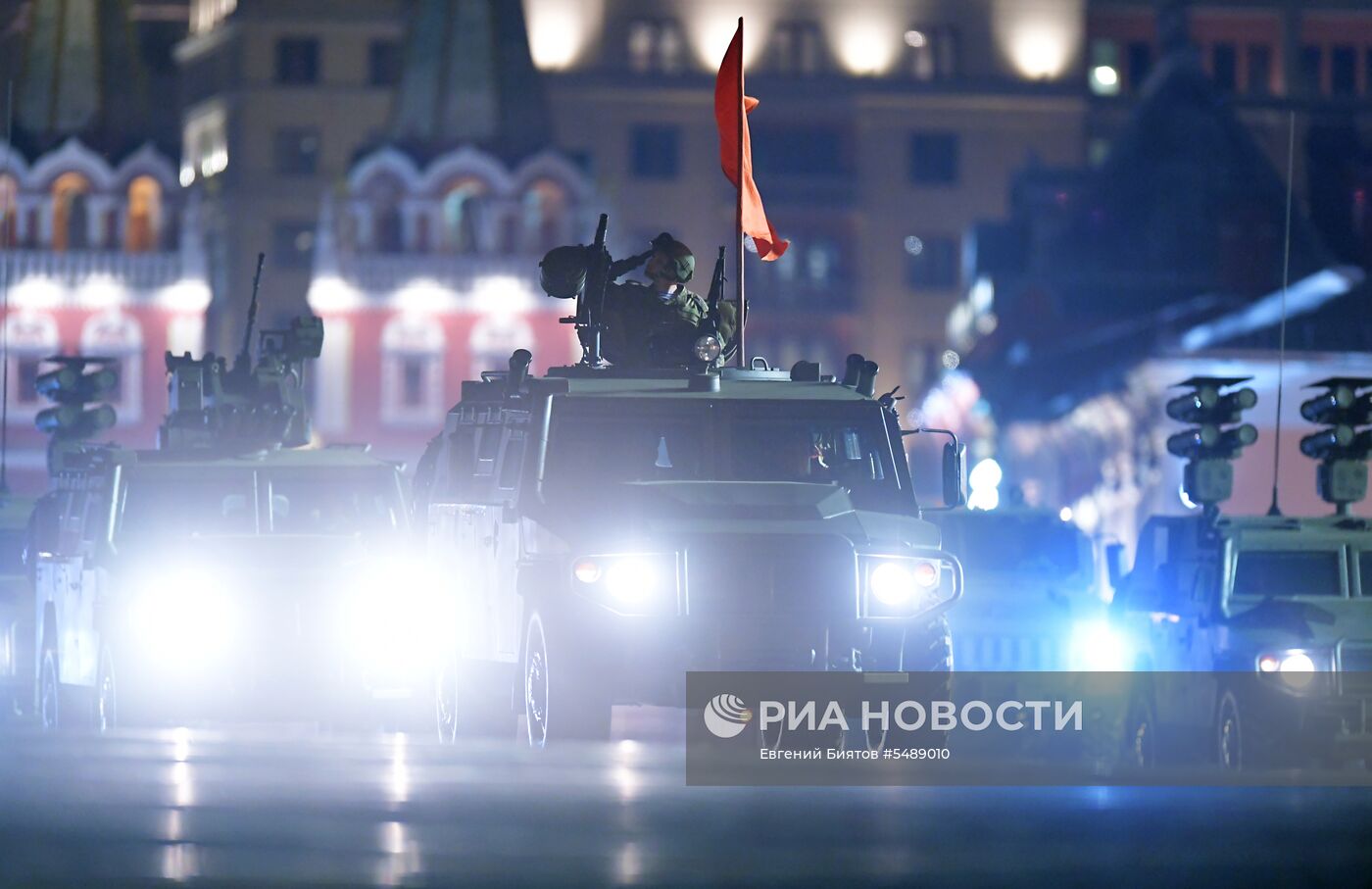 Ночная репетиция парада Победы на Красной площади