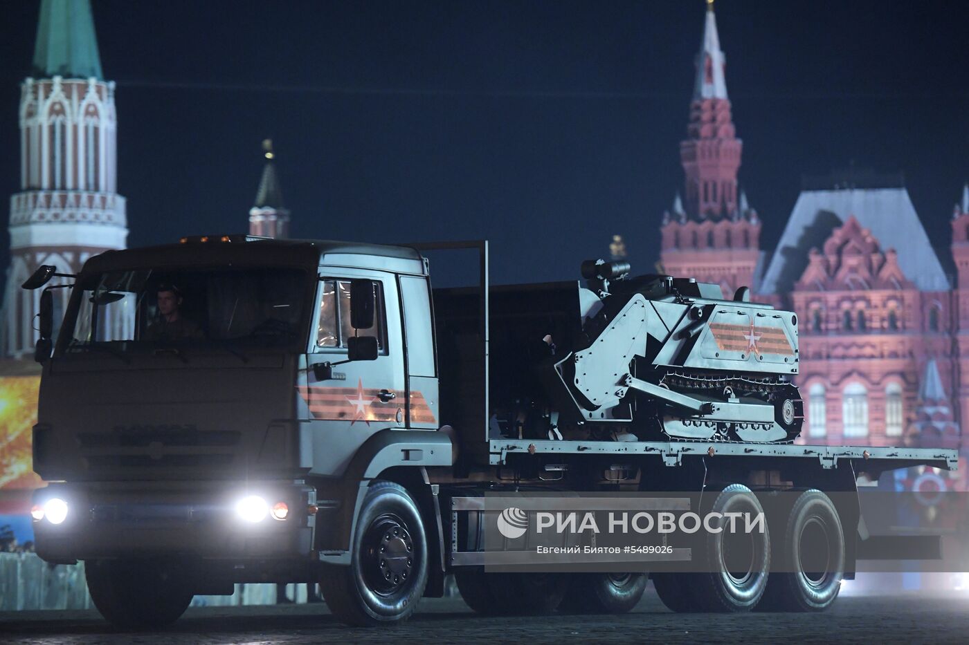 Ночная репетиция парада Победы на Красной площади