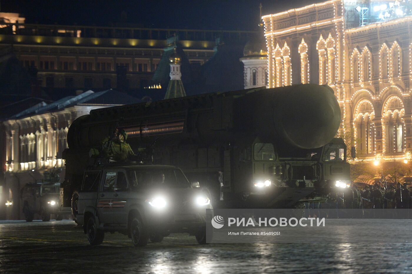 Ночная репетиция парада Победы на Красной площади