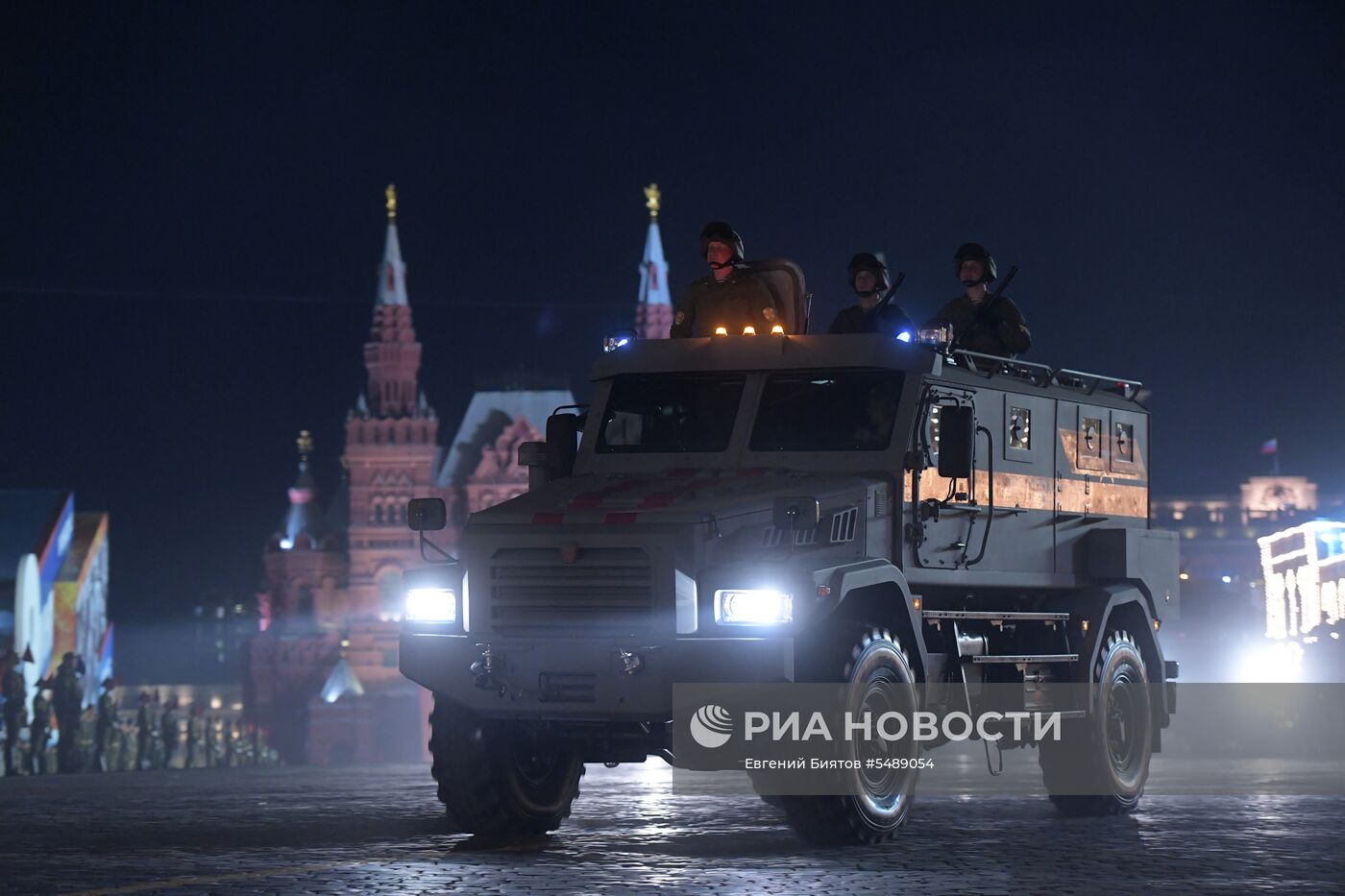 Ночная репетиция парада Победы на Красной площади